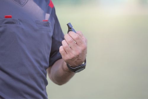 Jak zostać sędzią piłkarskim? Uprawnienia, kursy i wynagrodzenie